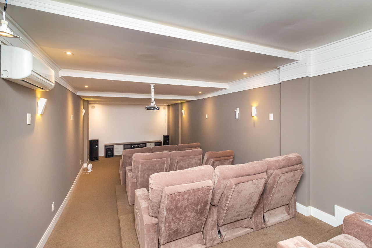 Foto do imóvel Apartamento mobiliado no Privilege Meia Praia em Itapema com 3 suítes e lazer completo