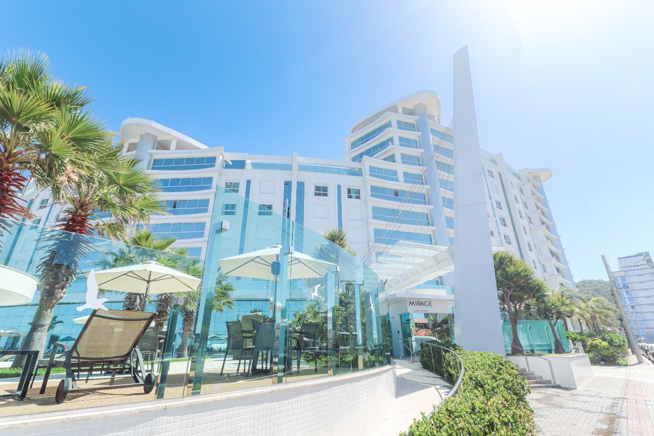 Foto do imóvel Apartamento mobiliado no Mirage Residence Praia Brava com 4 suítes e vista para o mar