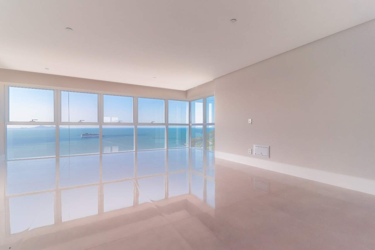 Apartamento com 4 Suítes no One Tower na Barra Sul em Balneário Camboriú