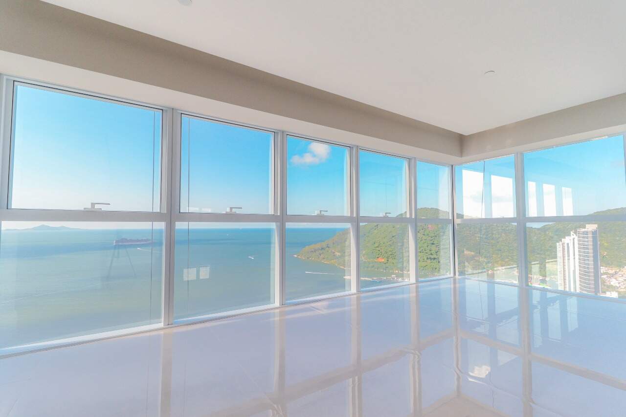 Foto do imóvel Apartamento Frente Mar com 04 suítes no One Tower em Balneário Camboriú