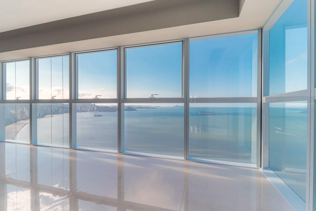 Foto do imóvel Apartamento Frente Mar com 04 suítes no One Tower em Balneário Camboriú