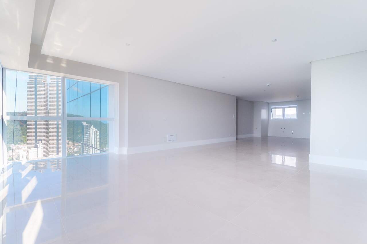 Foto do imóvel Apartamento Frente Mar com 04 suítes no One Tower em Balneário Camboriú