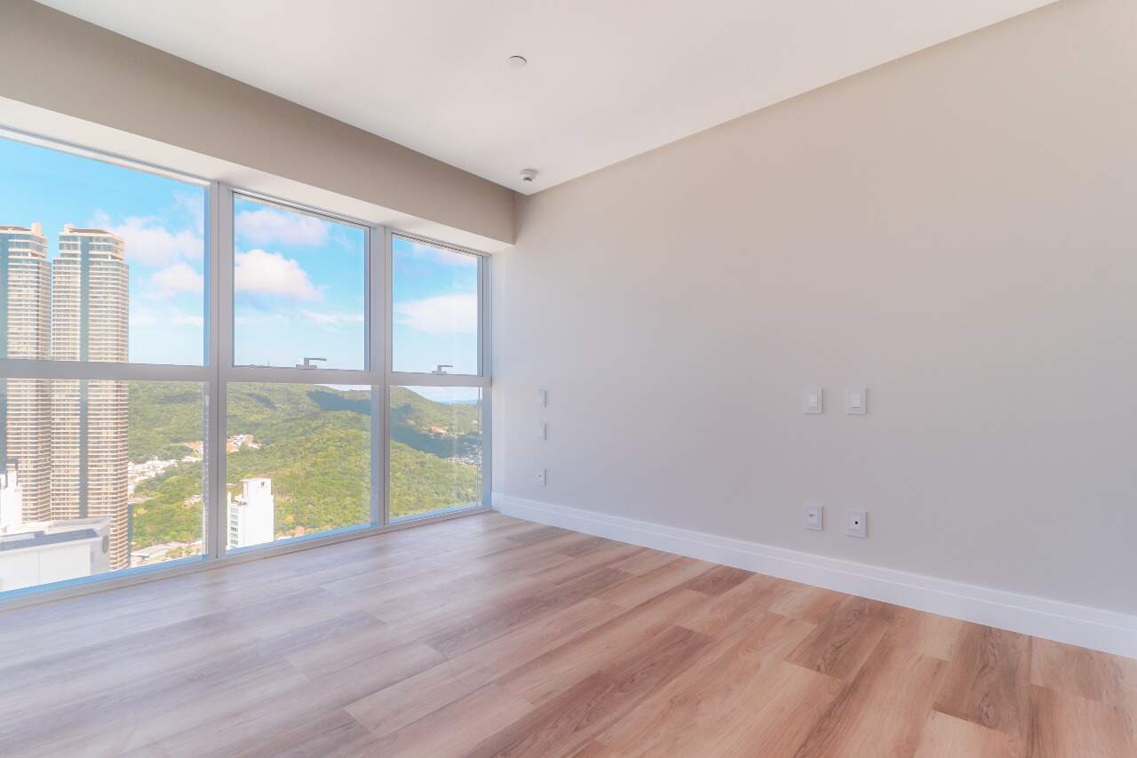 Foto do imóvel Apartamento Frente Mar com 04 suítes no One Tower em Balneário Camboriú