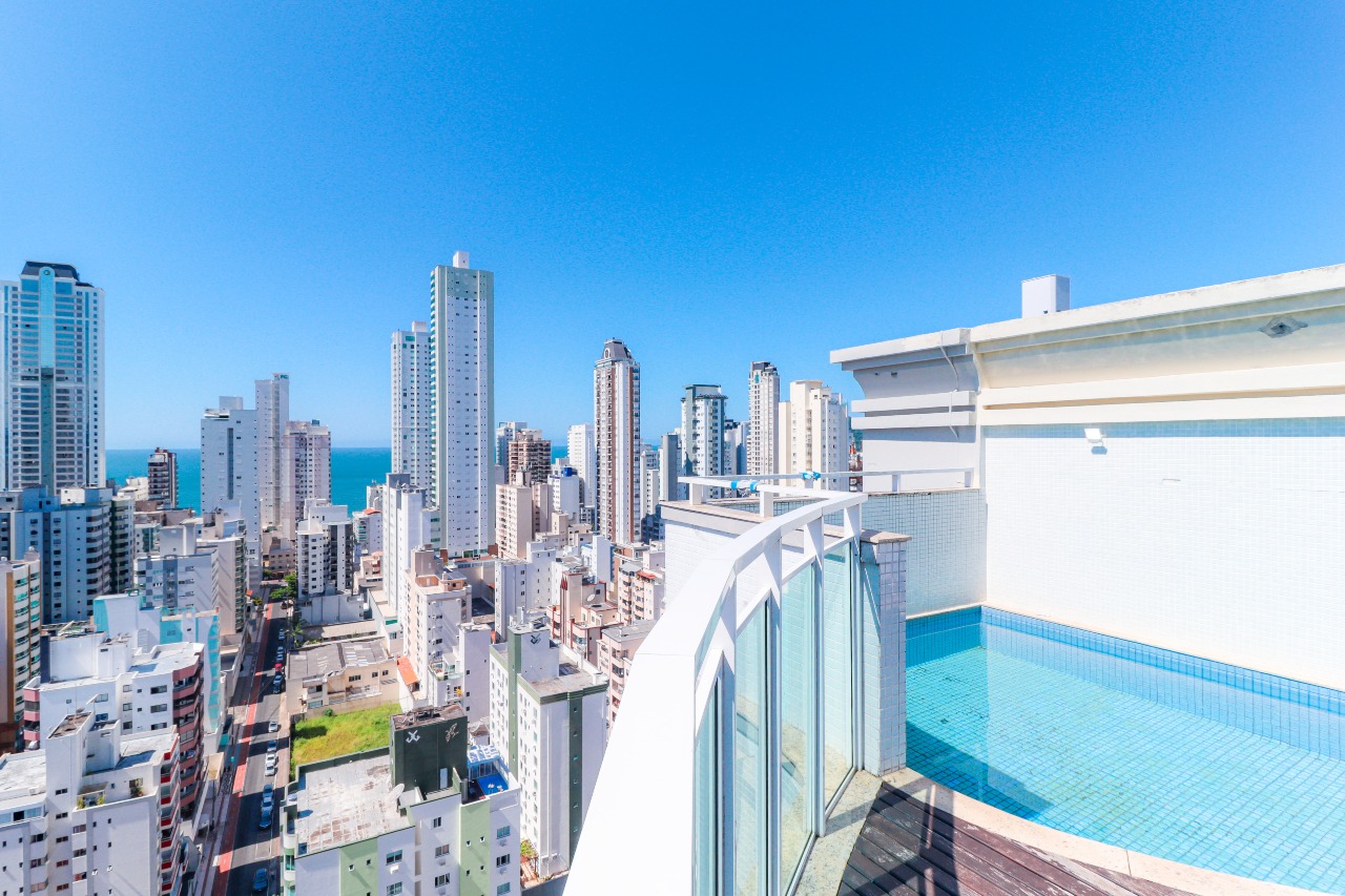 Foto do imóvel Cobertura mobiliada com 4 suítes e piscina privativa no Centro de Balneário Camboriú