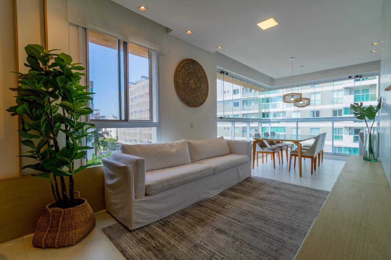 Apartamento com 2 Dormitórios no Edifício Helicônia na Praia Brava em Itajaí