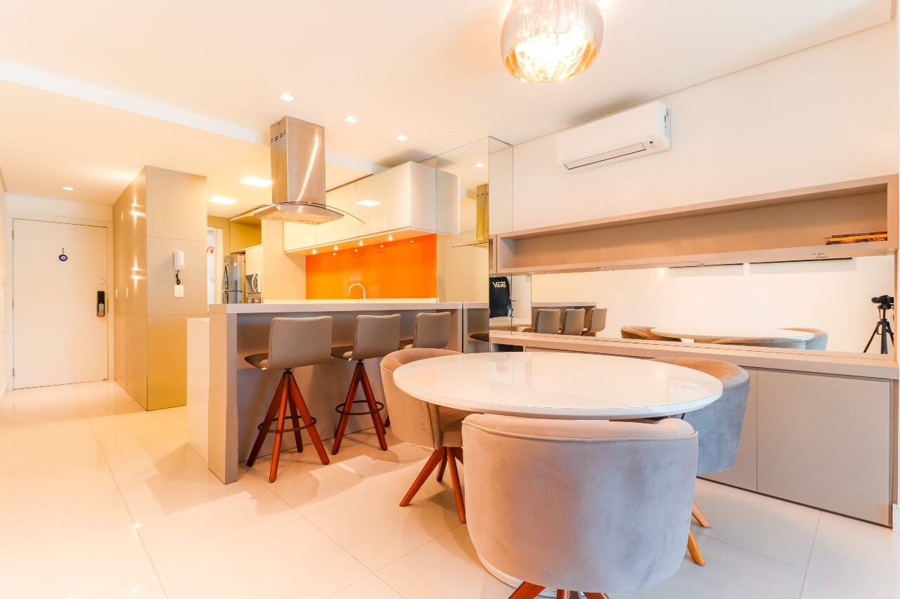 Apartamento mobiliado com 3 quartos sendo 1 suíte no Amores da Brava Club House na Praia Brava de Itajaí