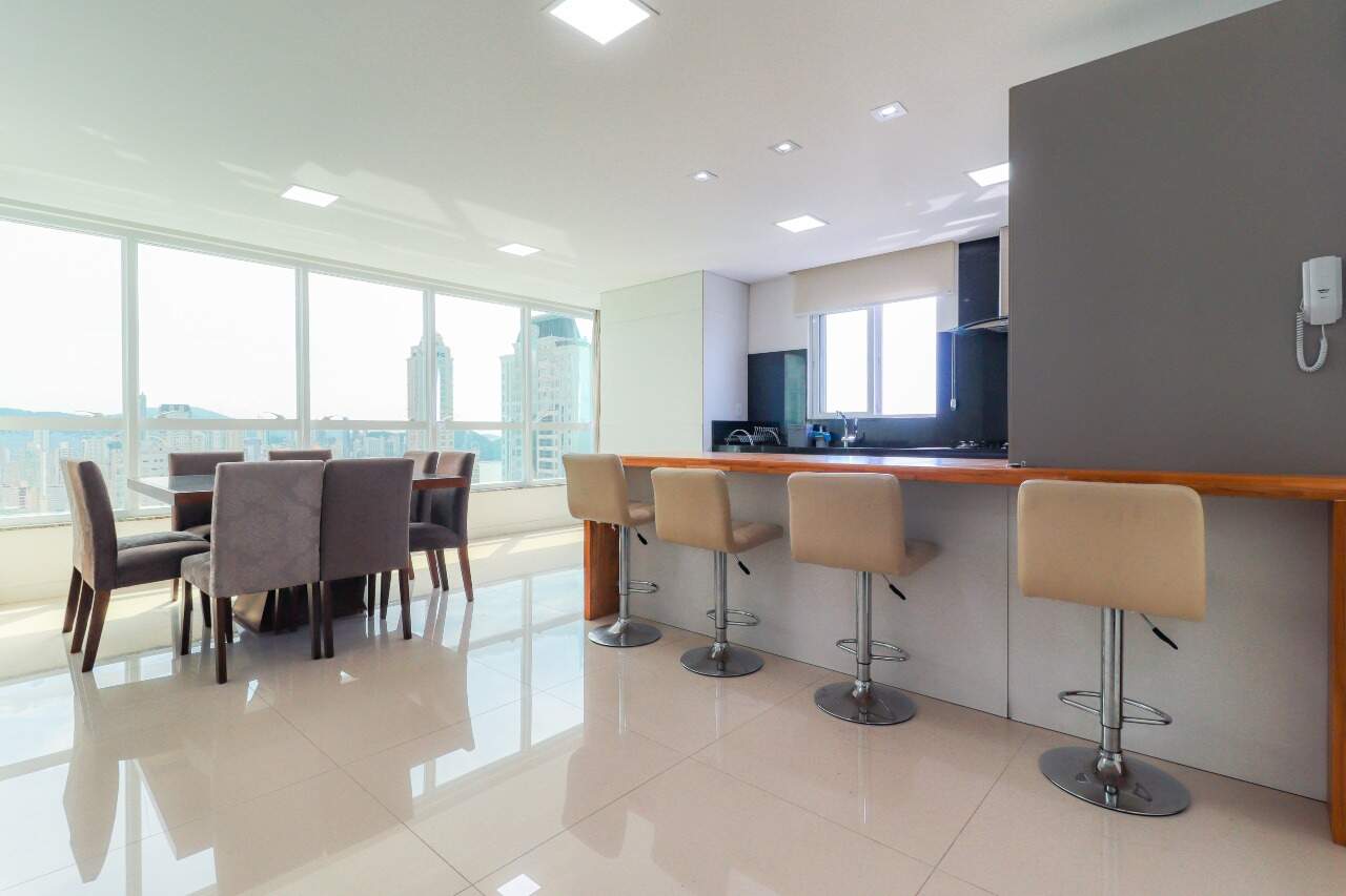Apartamento com 3 suítes no Lumière Residence no Centro de Balneário Camboriú