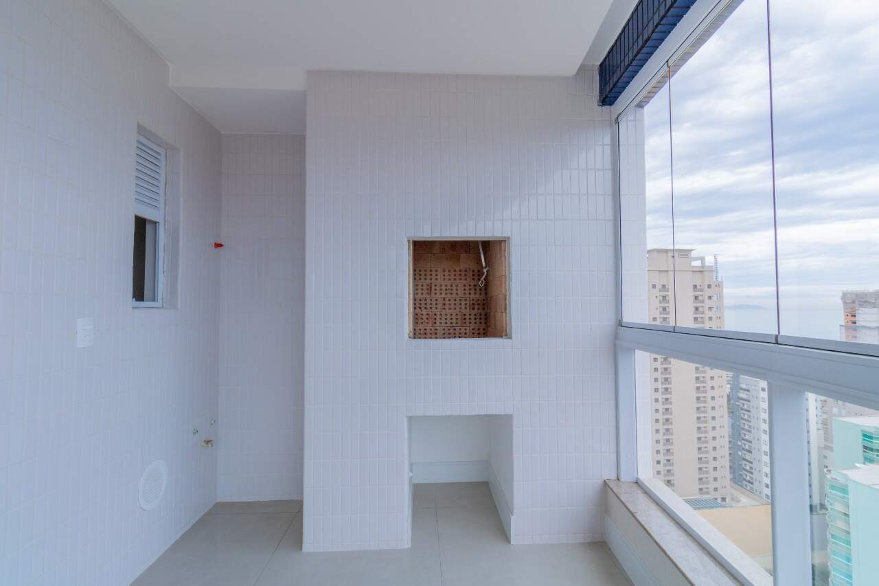 Foto do imóvel Apartamento de 128,50 m² com 3 suítes e varanda gourmet em Meia Praia, Itapema