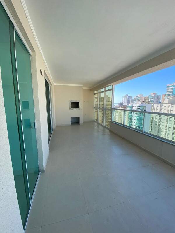 Apartamento 4 suítes Solar Tower Meia Praia Itapema