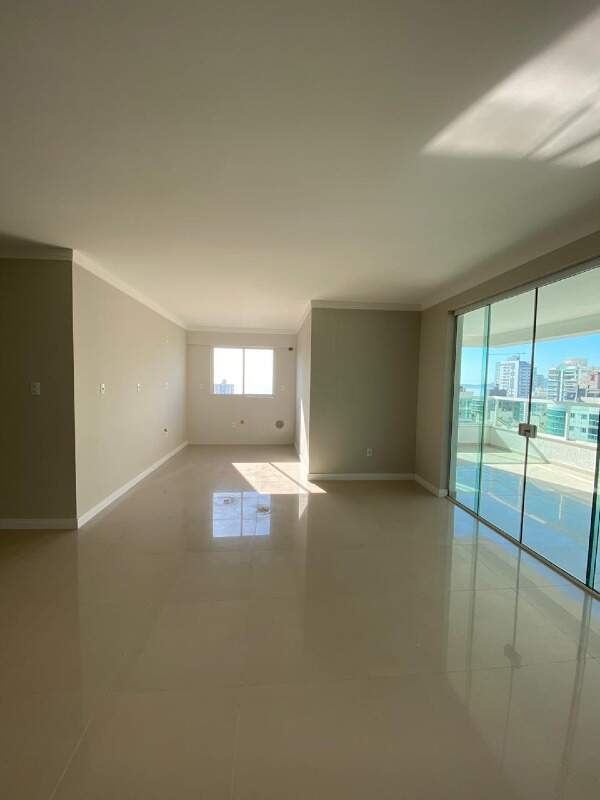 Foto do imóvel Cobertura 4 suítes Solar Tower Meia Praia Itapema