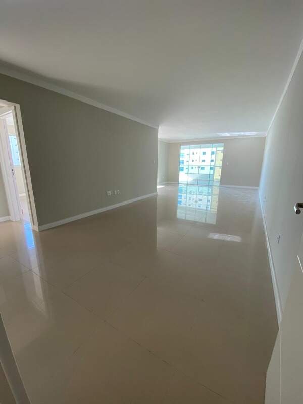 Foto do imóvel Cobertura 4 suítes Solar Tower Meia Praia Itapema