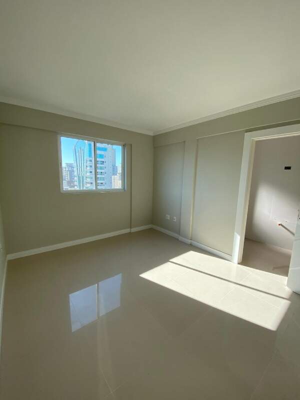 Foto do imóvel Cobertura 4 suítes Solar Tower Meia Praia Itapema