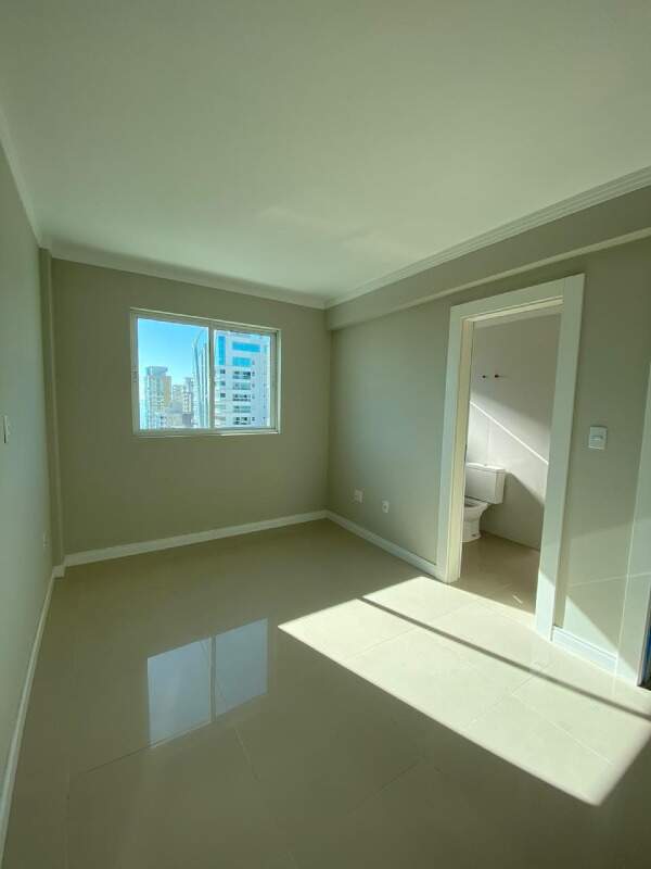 Foto do imóvel Cobertura 4 suítes Solar Tower Meia Praia Itapema