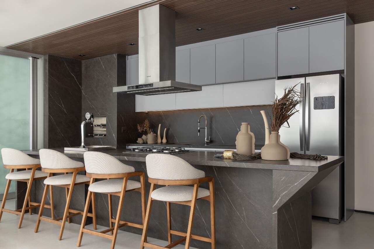Foto do imóvel Apartamento com 04 suítes á venda no Edifício Admirá no Centro em Balneário Camboriú