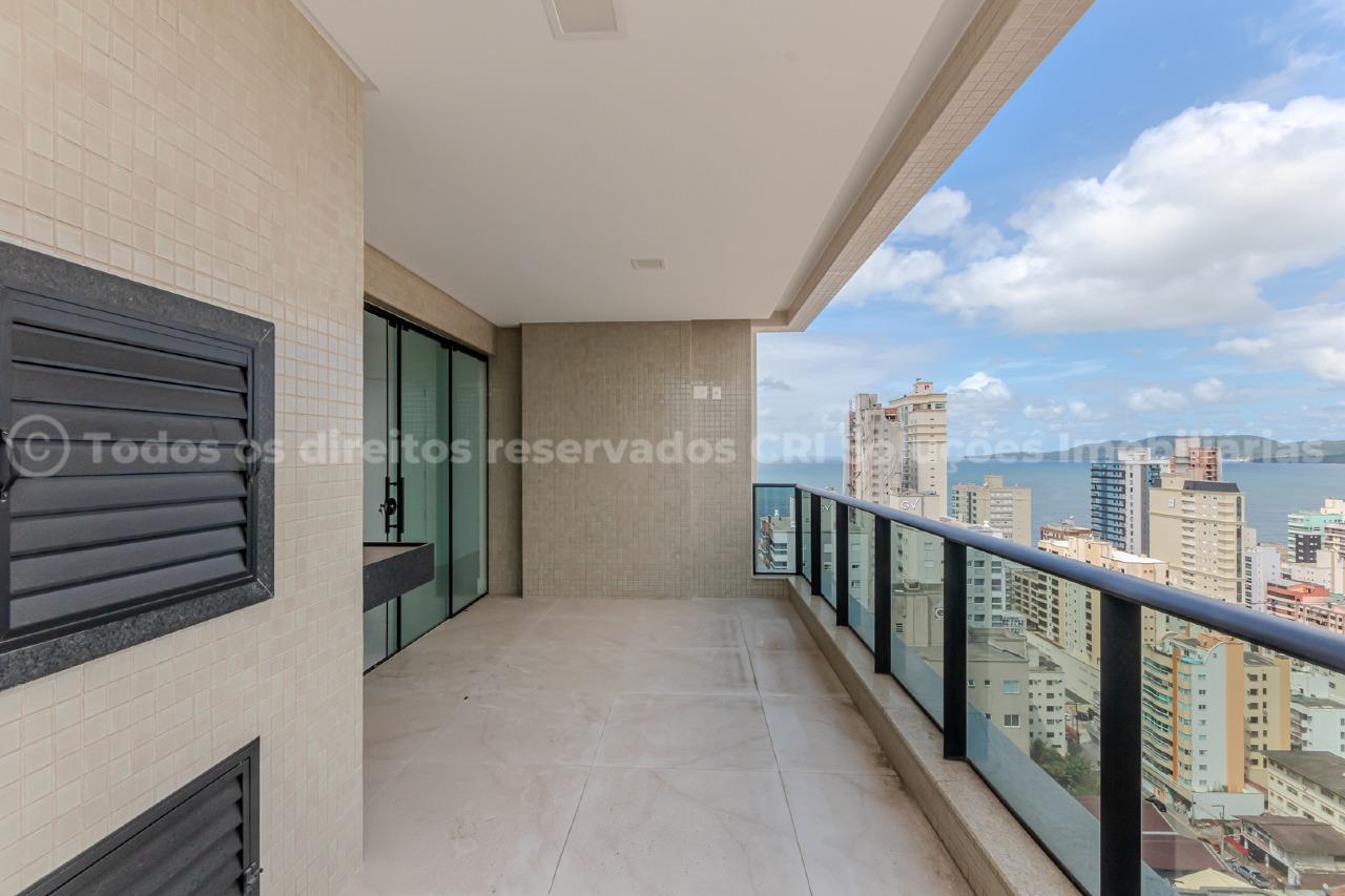 Apartamento com 3 suítes no edifício Greta Palace na Meia Praia em Itapema