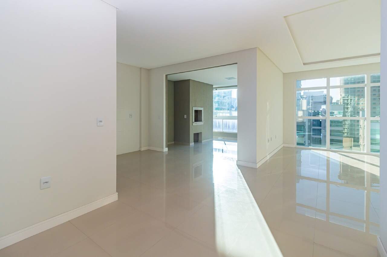 Foto do imóvel Apartamento 3 Suítes no Residencial Valência Meia Praia Itapema
