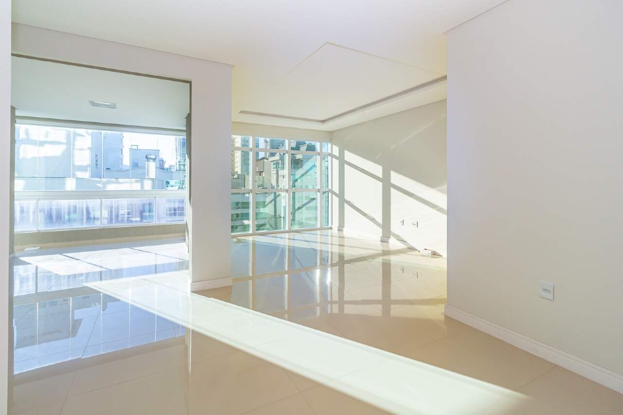 Foto do imóvel Apartamento 3 Suítes no Residencial Valência Meia Praia Itapema