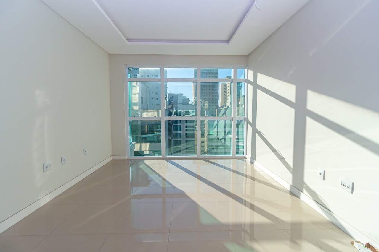 Foto do imóvel Apartamento 3 Suítes no Residencial Valência Meia Praia Itapema