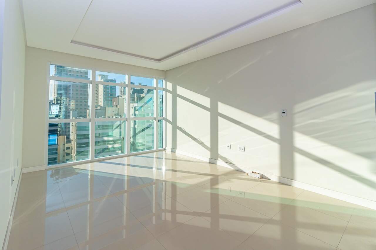 Foto do imóvel Apartamento 3 Suítes no Residencial Valência Meia Praia Itapema