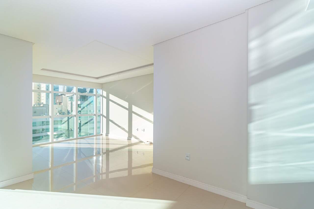 Foto do imóvel Apartamento 3 Suítes no Residencial Valência Meia Praia Itapema