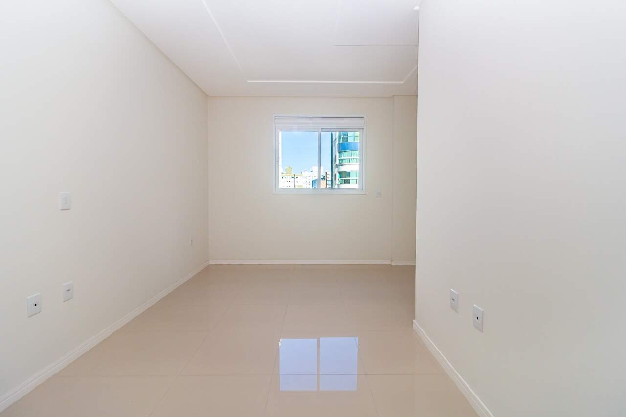 Foto do imóvel Apartamento 3 Suítes no Residencial Valência Meia Praia Itapema
