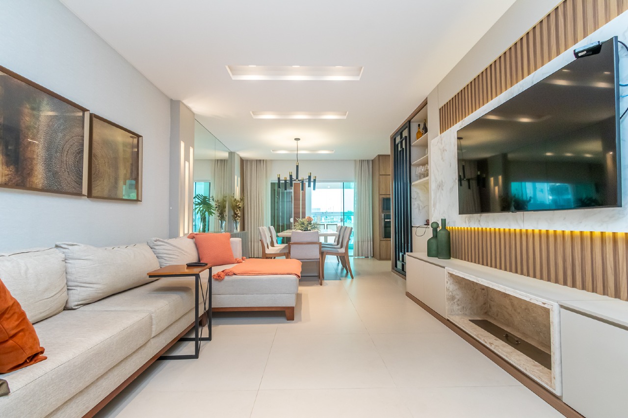 Foto do imóvel Apartamento Mobiliado com 3 Suítes no Edifício Isis Dellagnelo em Meia Praia