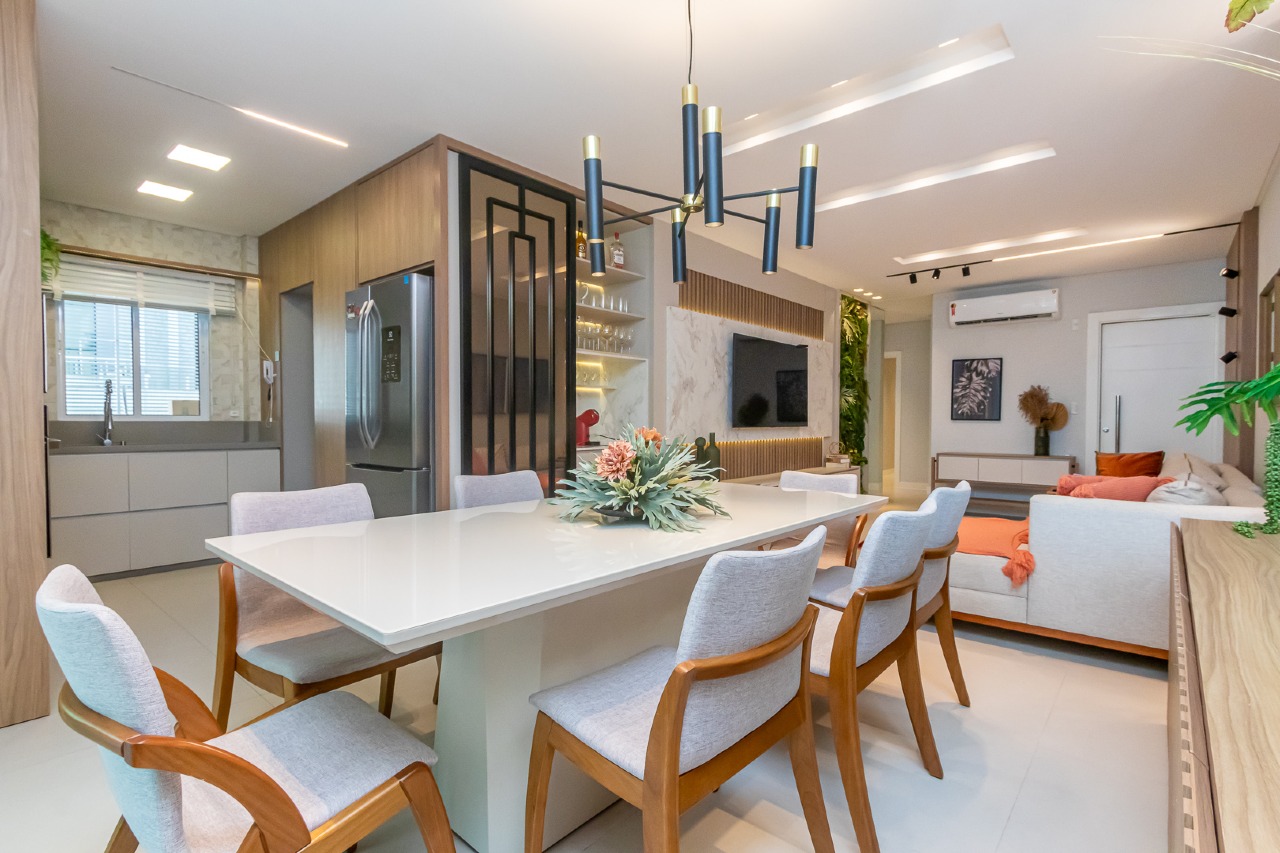 Foto do imóvel Apartamento Mobiliado com 3 Suítes no Edifício Isis Dellagnelo em Meia Praia
