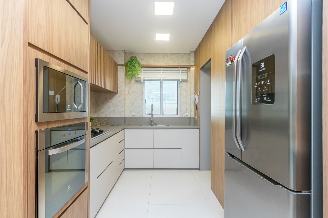 Foto do imóvel Apartamento Mobiliado com 3 Suítes no Edifício Isis Dellagnelo em Meia Praia