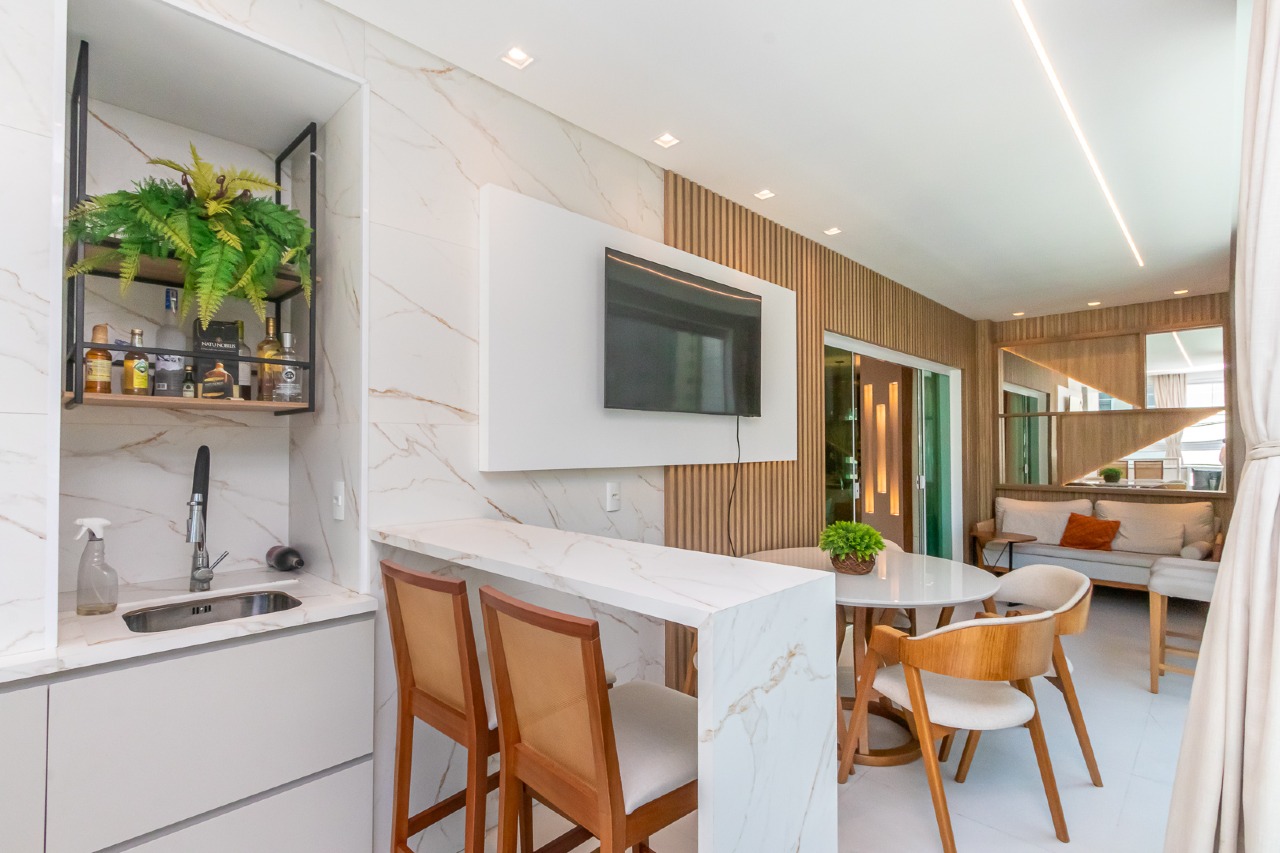 Foto do imóvel Apartamento Mobiliado com 3 Suítes no Edifício Isis Dellagnelo em Meia Praia