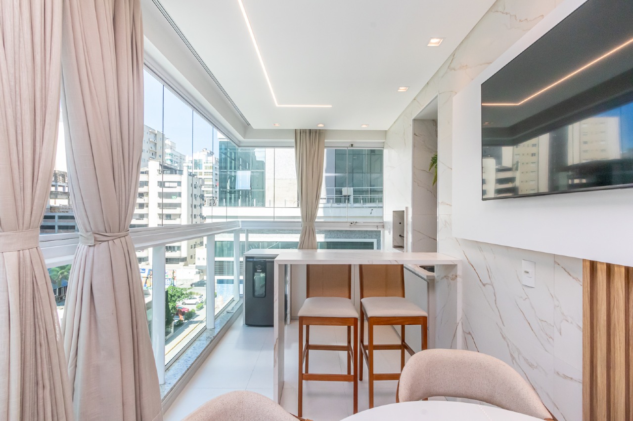Foto do imóvel Apartamento Mobiliado com 3 Suítes no Edifício Isis Dellagnelo em Meia Praia