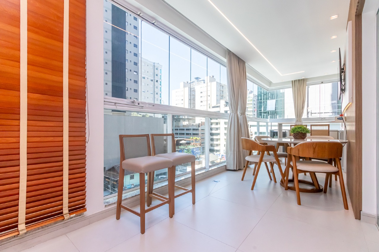 Foto do imóvel Apartamento Mobiliado com 3 Suítes no Edifício Isis Dellagnelo em Meia Praia
