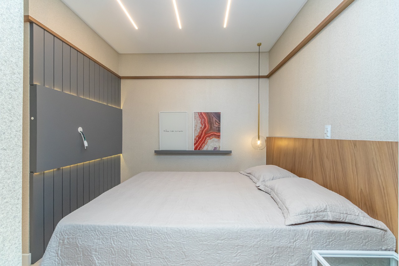 Foto do imóvel Apartamento Mobiliado com 3 Suítes no Edifício Isis Dellagnelo em Meia Praia