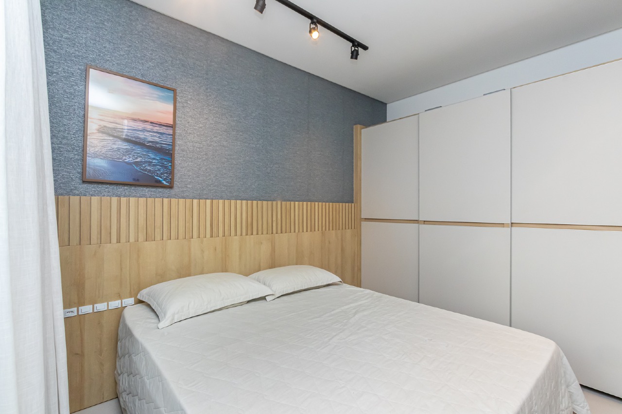 Foto do imóvel Apartamento Mobiliado com 3 Suítes no Edifício Isis Dellagnelo em Meia Praia