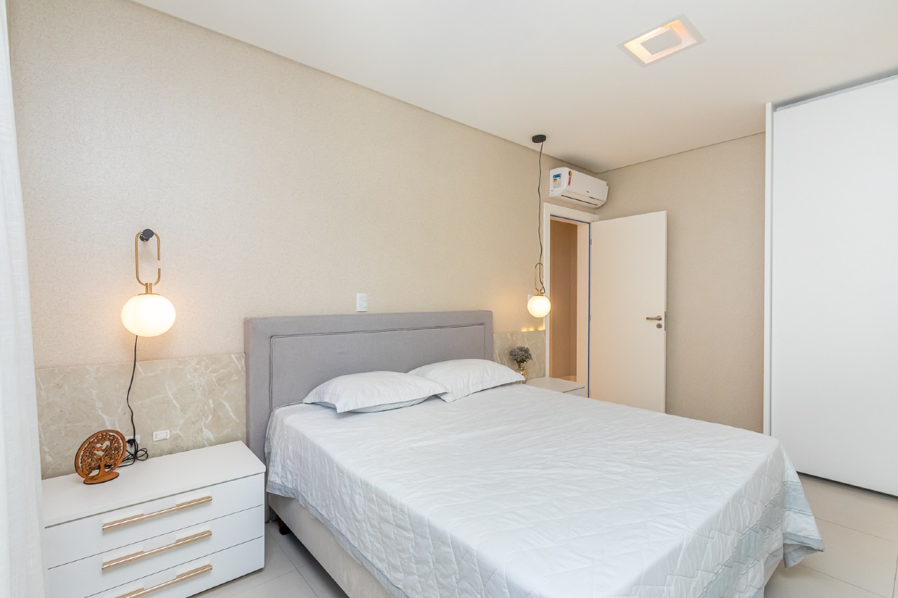 Foto do imóvel Apartamento Mobiliado com 3 Suítes no Edifício Isis Dellagnelo em Meia Praia