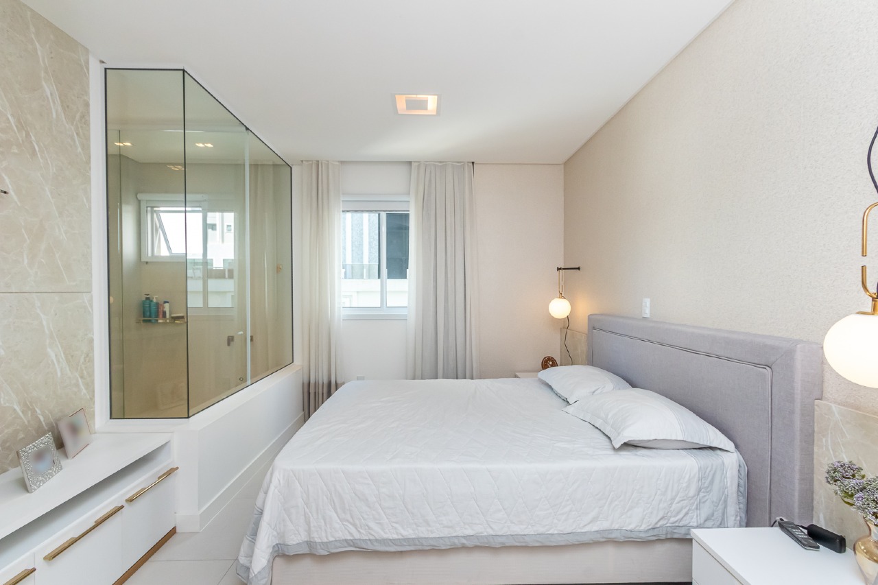 Foto do imóvel Apartamento Mobiliado com 3 Suítes no Edifício Isis Dellagnelo em Meia Praia