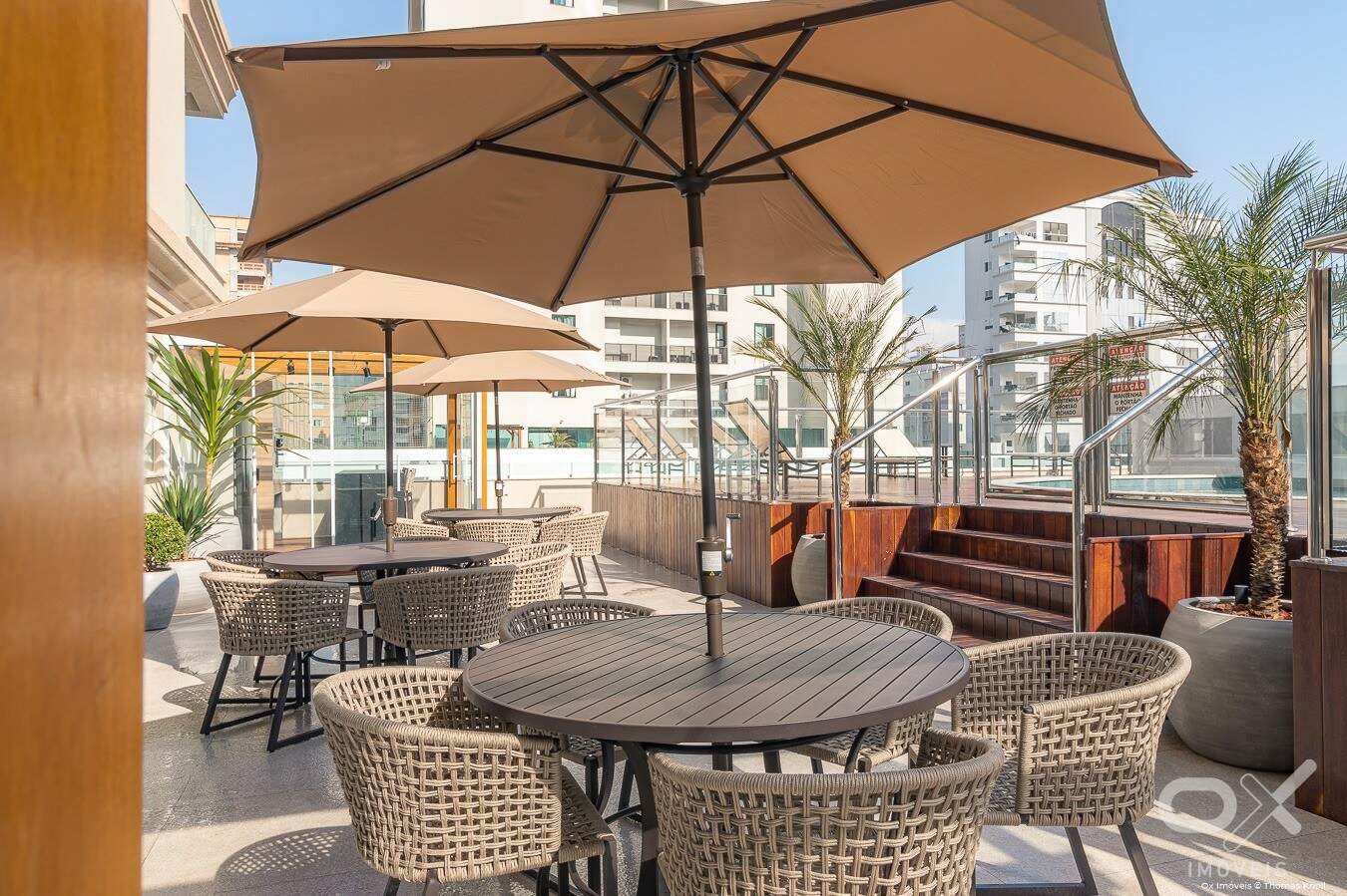 Apartamento com 3 suítes no Majestic Residence em Meia Praia, Itapema