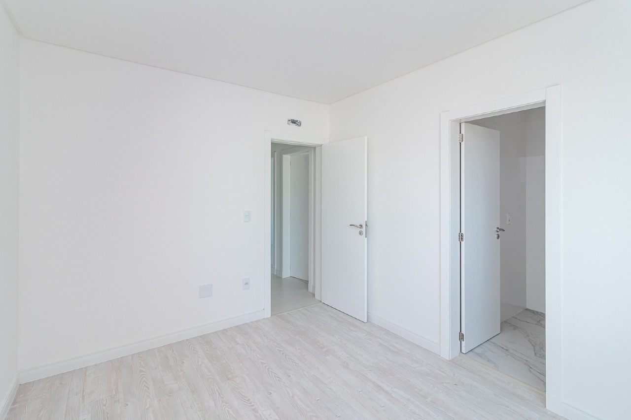 Foto do imóvel Apartamento com 4 Suítes no Edifício Orion Residence em Meia Praia
