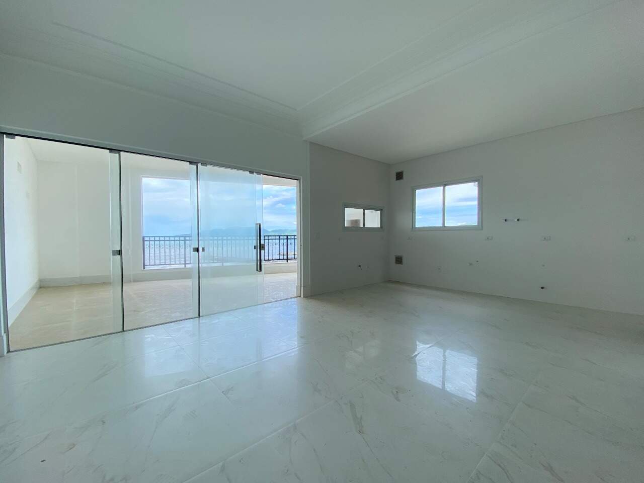 Foto do imóvel Apartamento Frente Mar com 4 Suítes no La Vie Residence | Meia Praia, Itapema