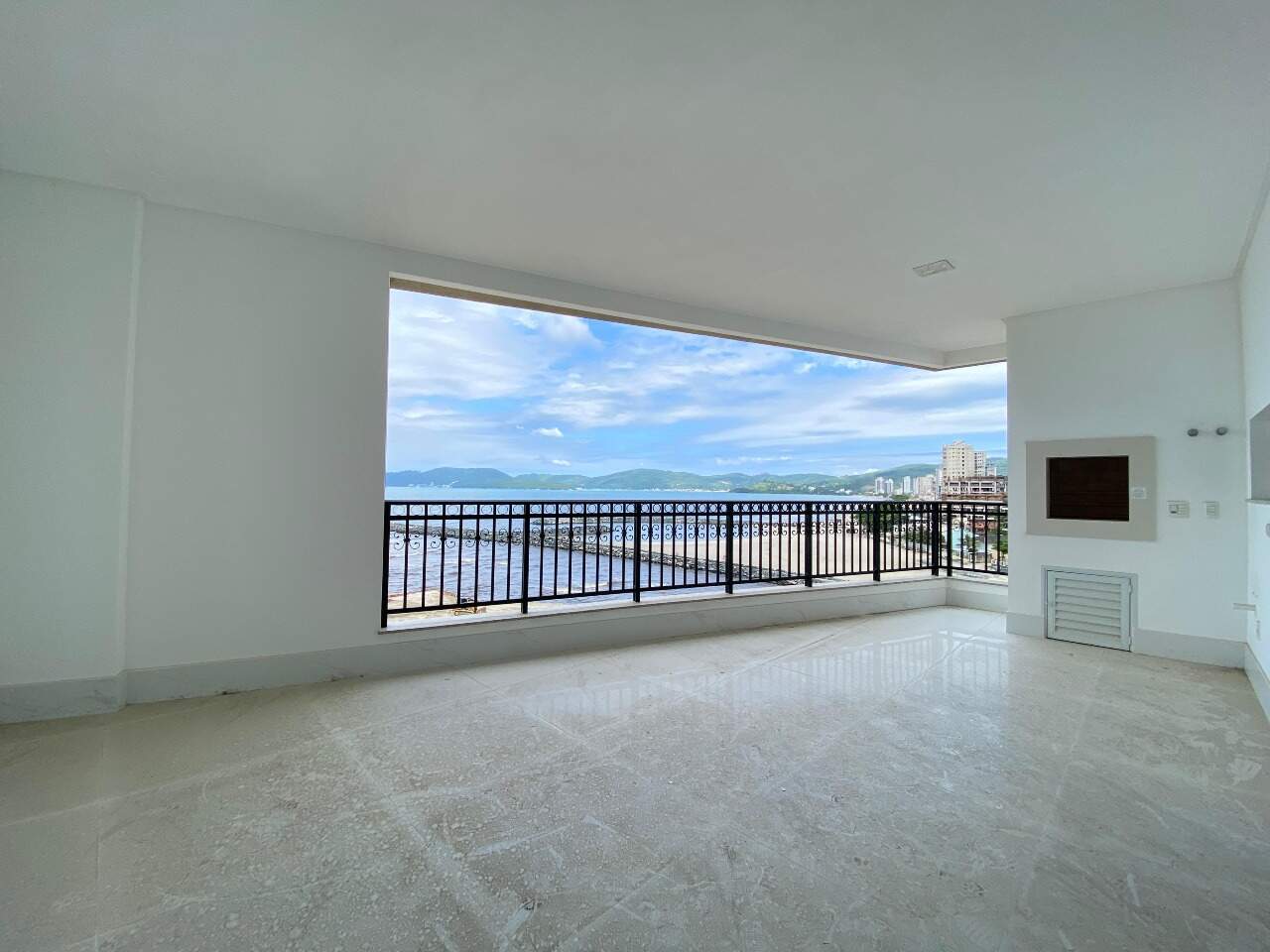 Foto do imóvel Apartamento Frente Mar com 4 Suítes no La Vie Residence | Meia Praia, Itapema
