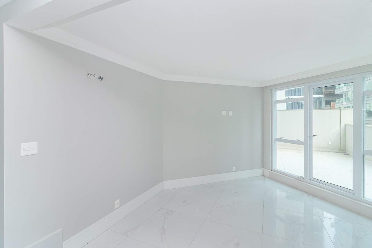 Foto do imóvel Apartamento Piazza De Fiori na Meia Praia em Itapema 