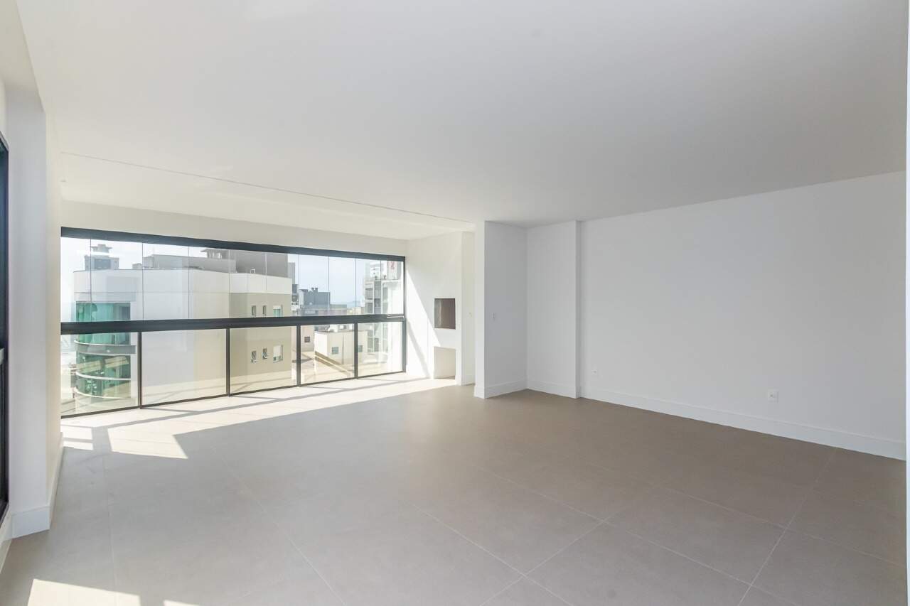 Foto do imóvel Apartamento à venda no Edifício Dom Benedito em Meia Praia – 3 suítes e 2 vagas