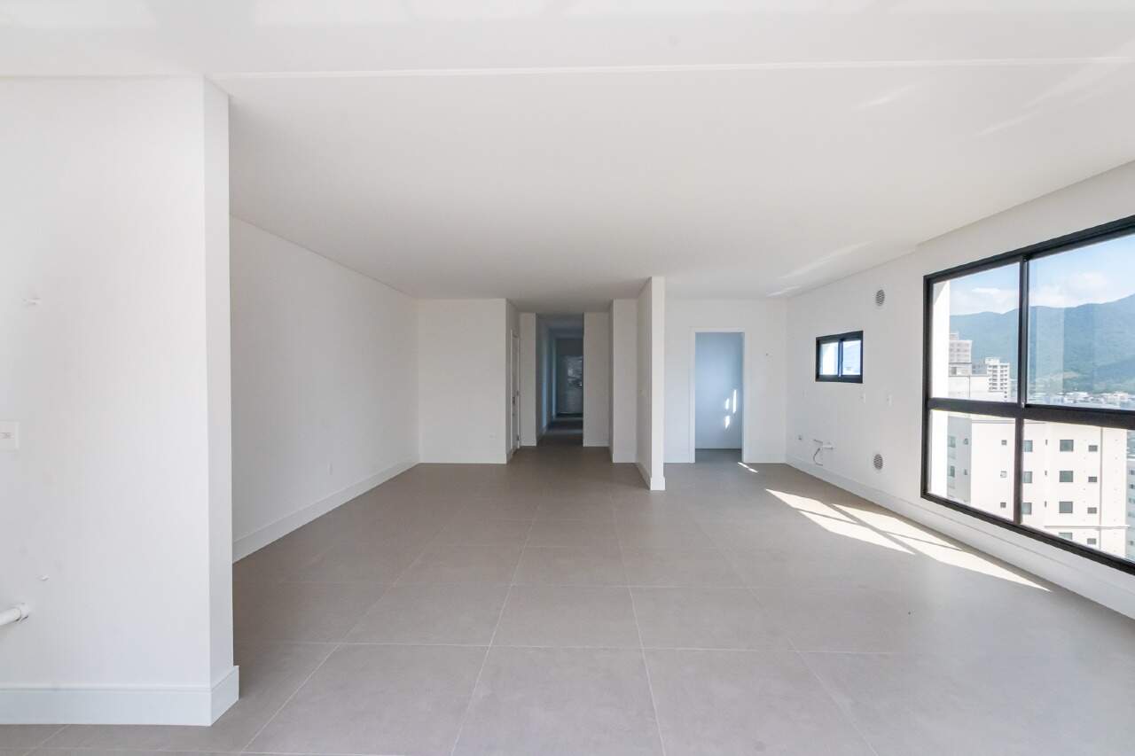 Foto do imóvel Apartamento à venda no Edifício Dom Benedito em Meia Praia – 3 suítes e 2 vagas