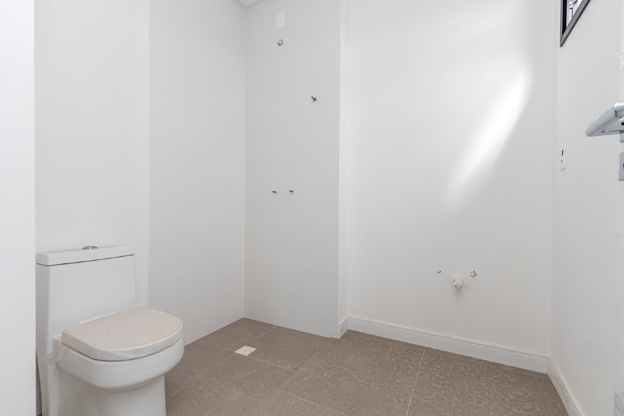 Foto do imóvel Apartamento à venda no Edifício Dom Benedito em Meia Praia – 3 suítes e 2 vagas