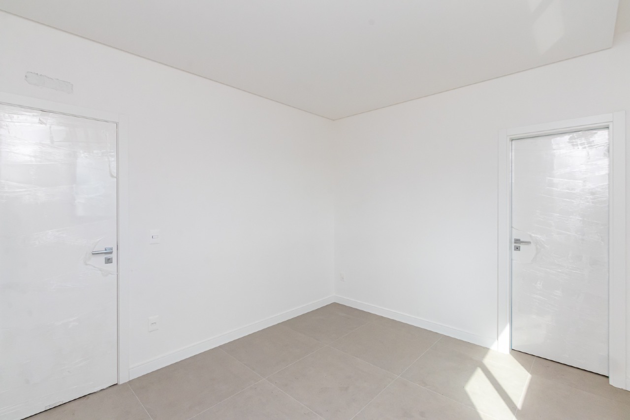 Foto do imóvel Apartamento à venda no Edifício Dom Benedito em Meia Praia – 3 suítes e 2 vagas