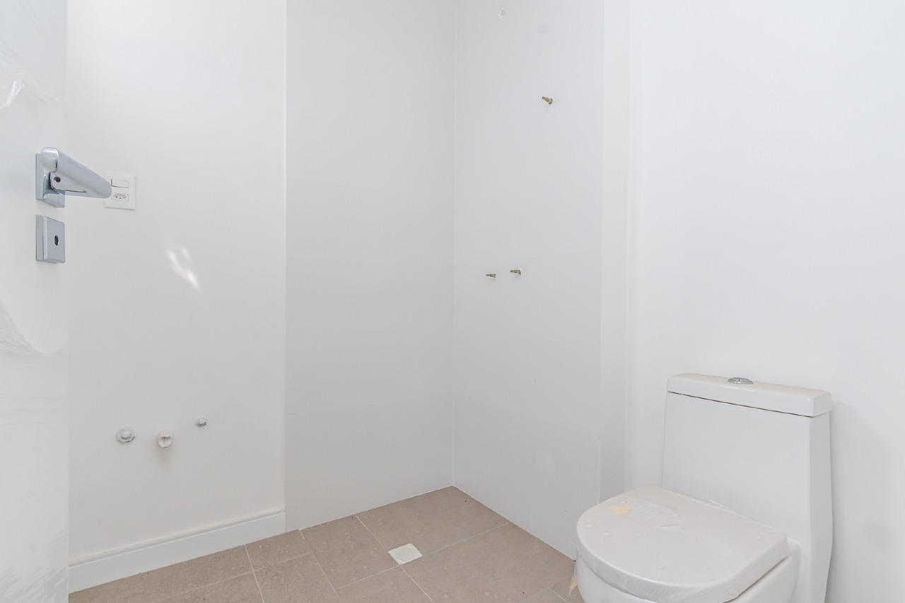 Foto do imóvel Apartamento à venda no Edifício Dom Benedito em Meia Praia – 3 suítes e 2 vagas