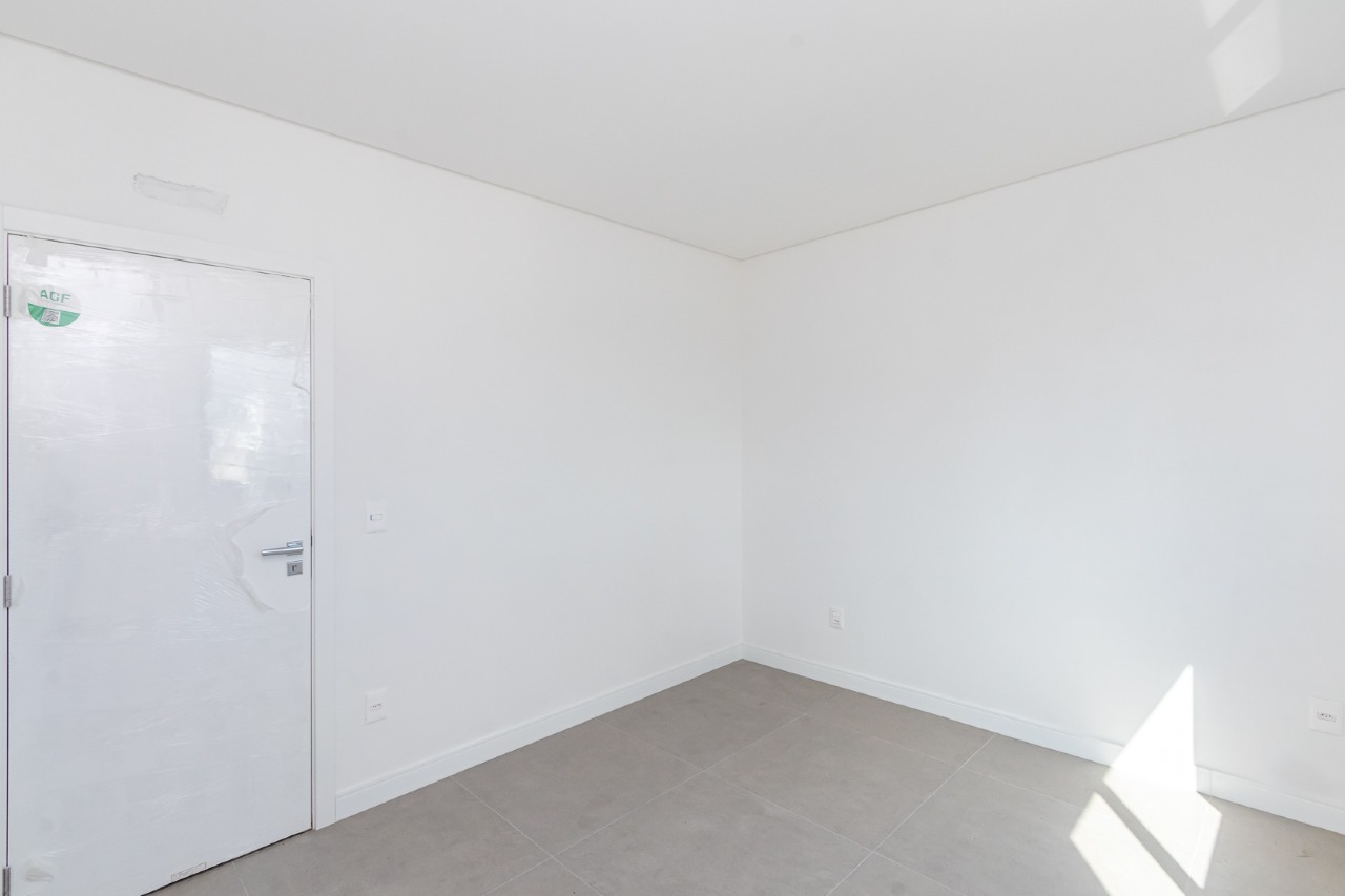 Foto do imóvel Apartamento à venda no Edifício Dom Benedito em Meia Praia – 3 suítes e 2 vagas
