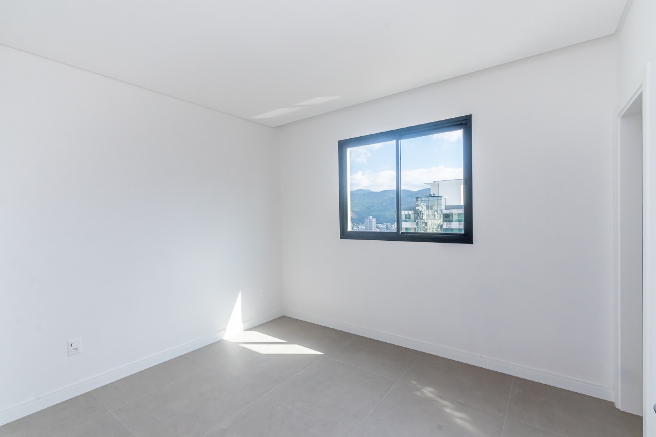 Foto do imóvel Apartamento à venda no Edifício Dom Benedito em Meia Praia – 3 suítes e 2 vagas