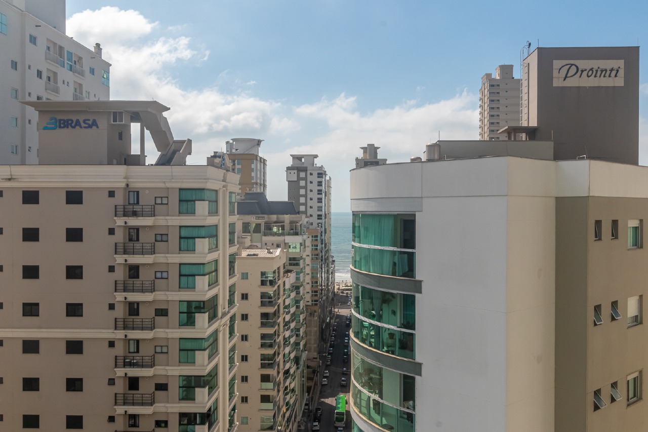 Foto do imóvel Apartamento à venda no Edifício Dom Benedito em Meia Praia – 3 suítes e 2 vagas