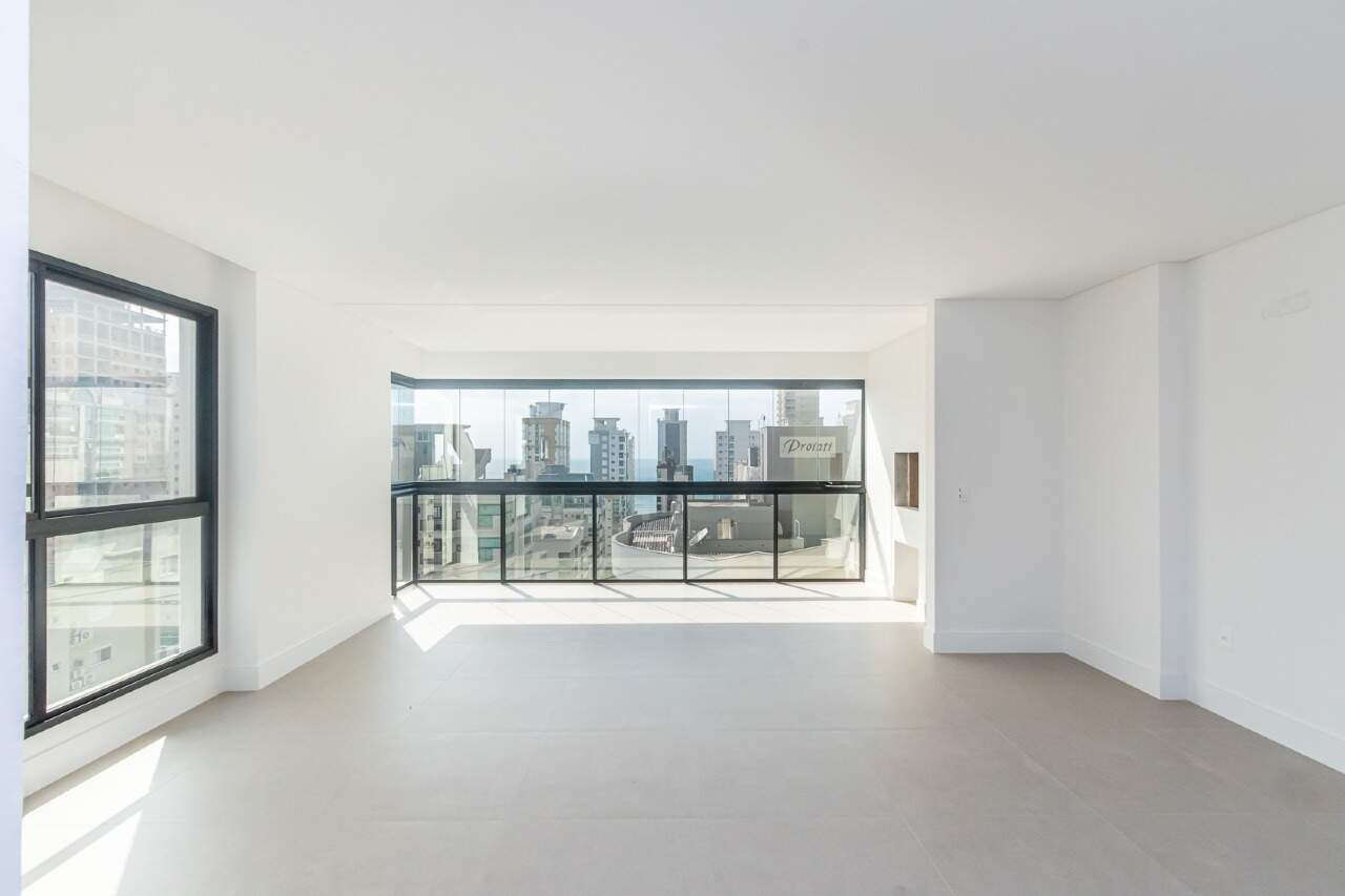 Apartamento com 3 suítes 137m² no Dom Benedito na Meia Praia em Itapema