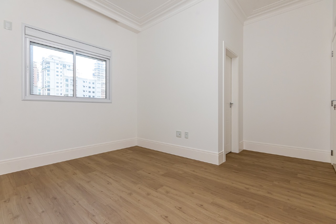 Foto do imóvel Apartamento 4 suítes no Edifício La Belle – 196m² a 60m do mar em Meia Praia, Itapema